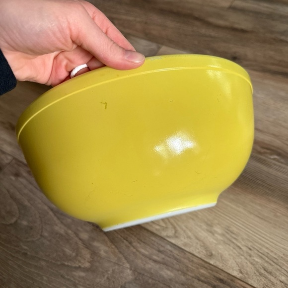 Vintage Pyrex Bright Yellow Glass Nesting Bowl #403 2.5 Quart 2 1/2 Qt - Picture 6 of 6